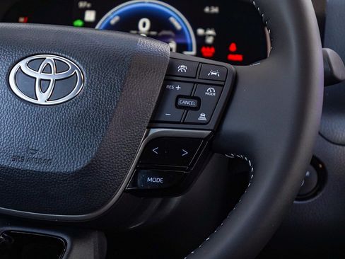 New 2026 Toyota Camry Hybrid FWD image 21