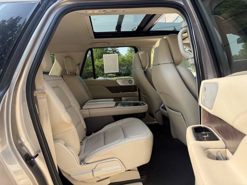 Used 2020 Lincoln Navigator L Reserve w/ Luxury Package AWD/4WD image 51