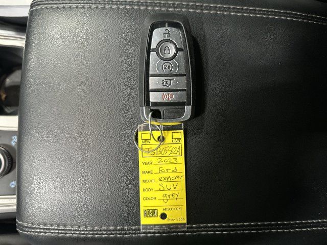 Used 2023 Ford Explorer XLT w/ Equipment Group 202A AWD/4WD image 33