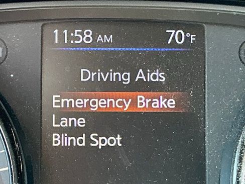 Used 2020 Nissan Rogue Sport S image 18