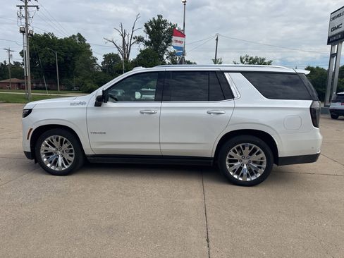 Used 2025 Chevrolet Tahoe High Country AWD/4WD image 6