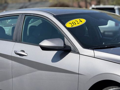 Used 2024 Hyundai Elantra SEL image 7