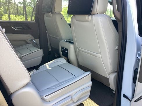 New 2026 GMC Yukon Denali image 25