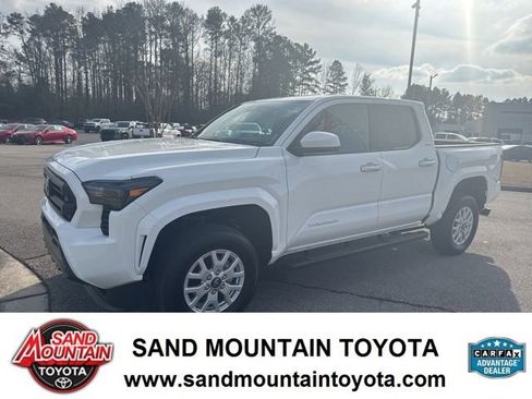 Used 2025 Toyota Tacoma SR5 image 5