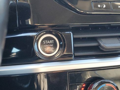 Used 2022 Nissan Pathfinder SL image 16