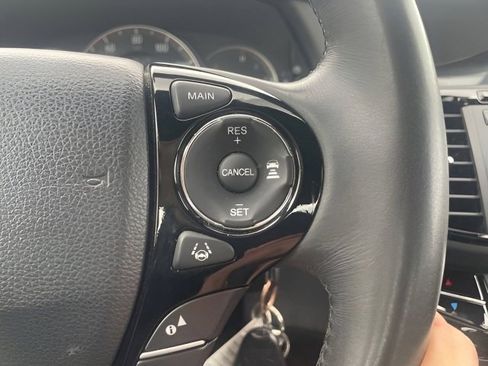Used 2017 Honda Accord Sport image 19