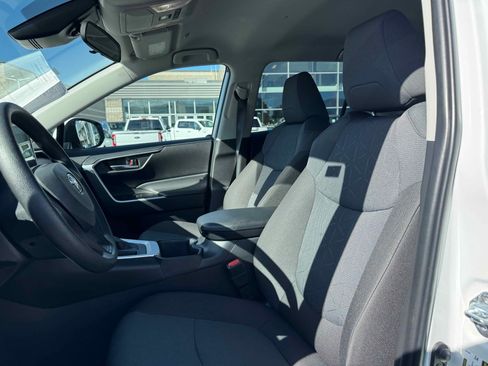 Used 2025 Toyota RAV4 XLE image 15