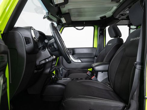 Used 2016 Jeep Wrangler Unlimited Sahara w/ Connectivity Group image 14