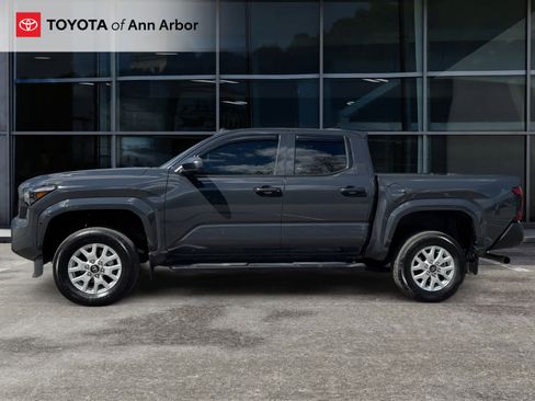 Used 2024 Toyota Tacoma SR w/ SR Upgrade Package AWD/4WD image 9