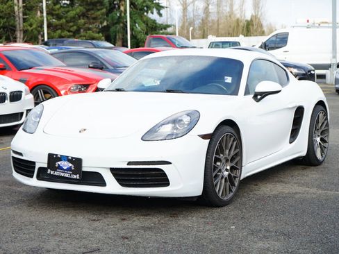 Used 2018 Porsche 718 Cayman Base image 9