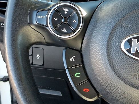 Used 2016 Kia Soul image 19