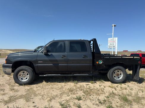 Used 2005 Chevrolet Silverado 2500 LT w/ Heavy-Duty Power Package AWD/4WD image 8