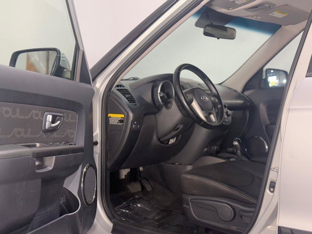 Used 2013 Kia Soul + FWD image 9