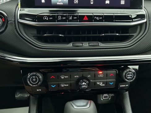 New 2026 Jeep Compass Limited AWD/4WD image 17