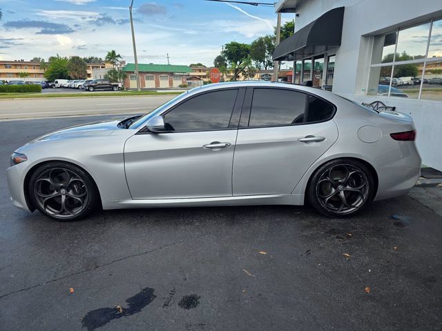 Used 2017 Alfa Romeo Giulia Ti w/ TI 19" Sport Package RWD image 3
