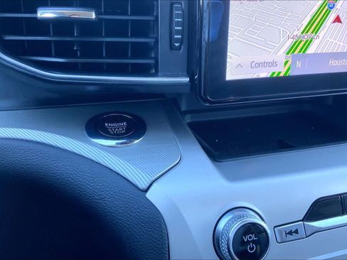 Used 2022 Ford Explorer XLT w/ Equipment Group 202A image 34