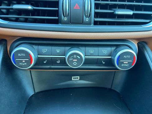 Used 2017 Alfa Romeo Giulia AWD image 20