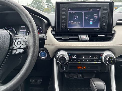 Used 2021 Toyota RAV4 XLE image 17