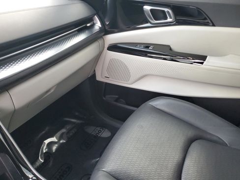 Used 2024 Kia Carnival SX Prestige image 24