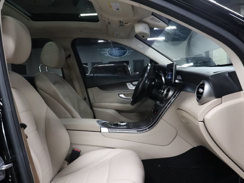 Used 2019 Mercedes-Benz GLC 300 4MATIC image 24
