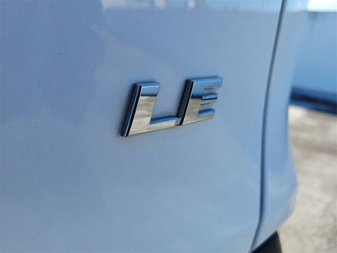 Used 2021 Toyota RAV4 LE image 8