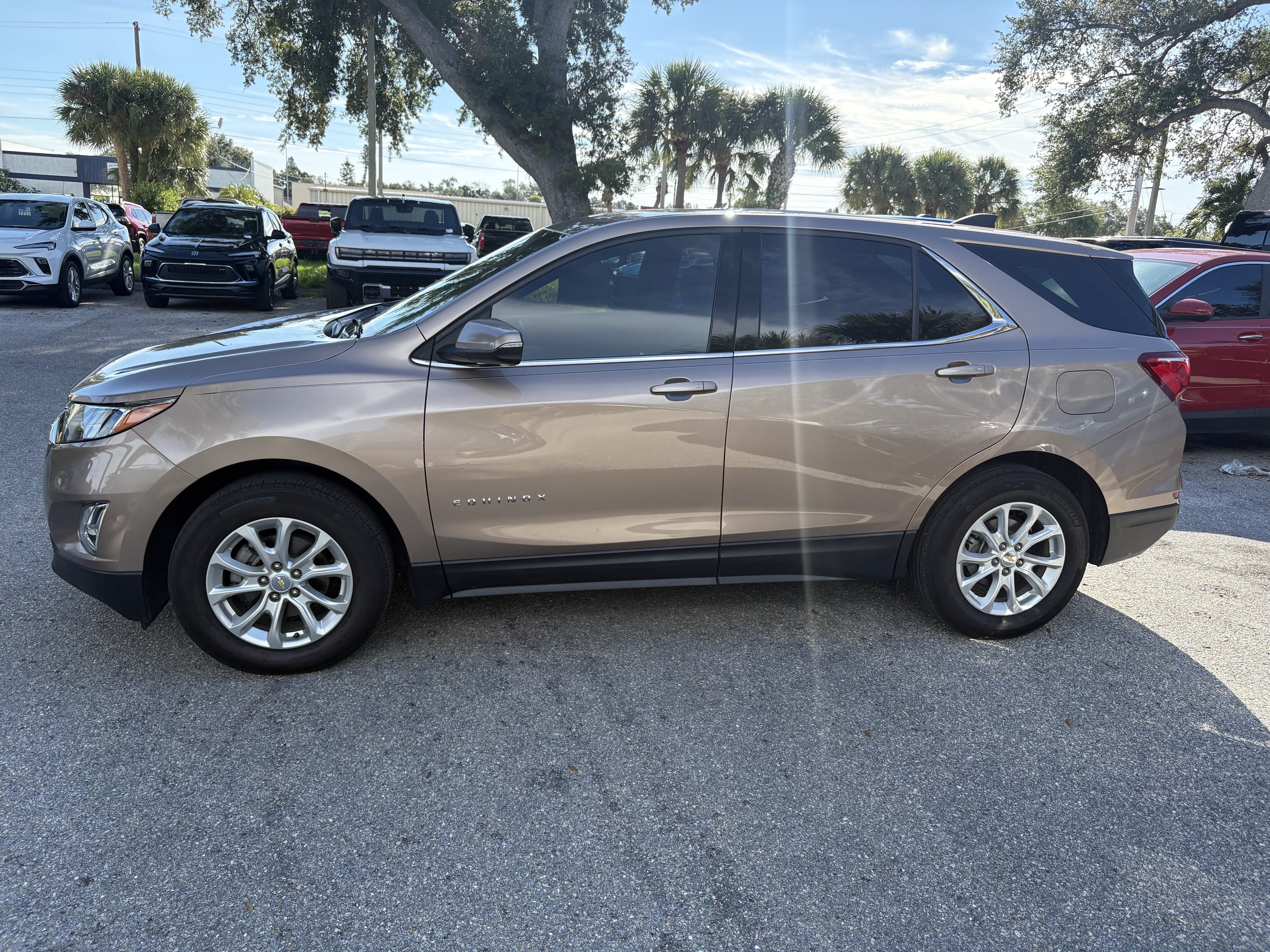 Used 2019 Chevrolet Equinox LT FWD image 4