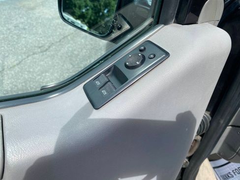 Used 2000 Volkswagen Eurovan MV FWD image 12