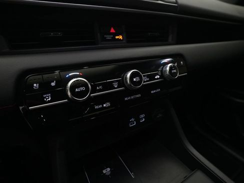 Certified 2025 Honda Pilot Black Edition image 23