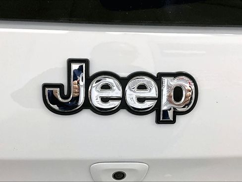 Used 2016 Jeep Cherokee Latitude w/ Comfort/Convenience Group image 31