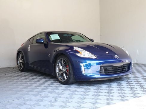 Used 2017 Nissan 370Z Coupe RWD image 6