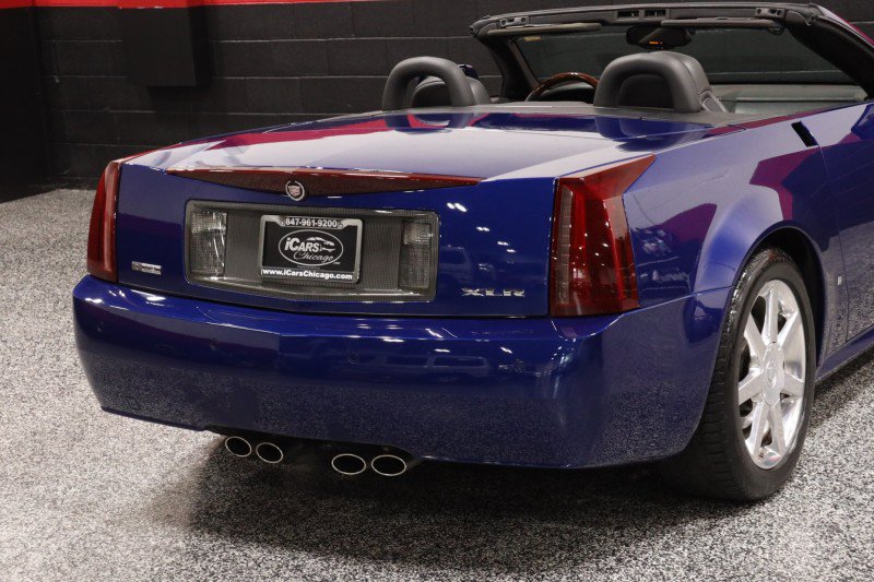 Used 2006 Cadillac XLR RWD image 30