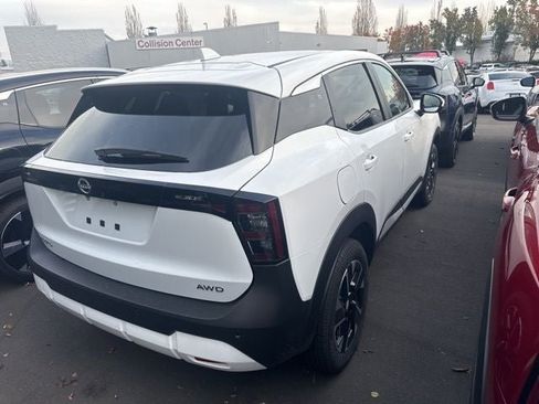 New 2025 Nissan Kicks SV image 3