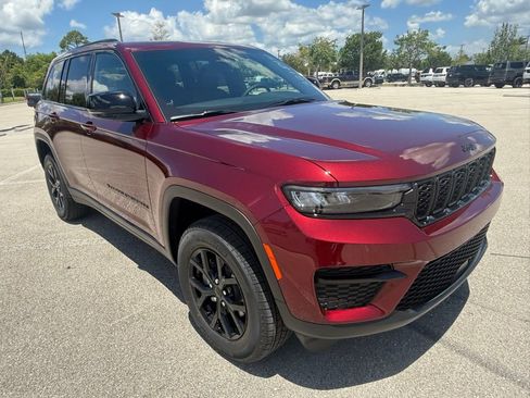 New 2025 Jeep Grand Cherokee Altitude image 3