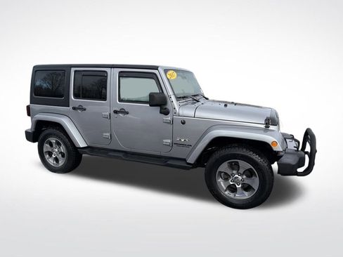 Used 2017 Jeep Wrangler Unlimited Sahara image 4