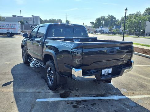 Used 2020 Toyota Tacoma TRD Off-Road AWD/4WD image 25