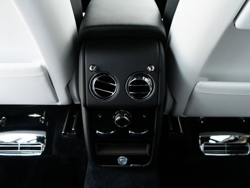 Used 2026 Rolls-Royce Cullinan image 33