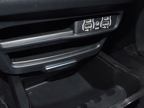 Certified 2025 Chrysler Pacifica Select image 18