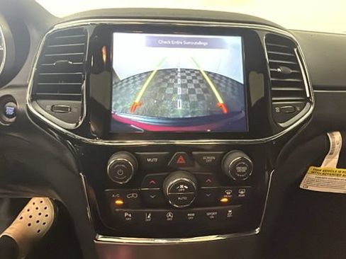 Used 2020 Jeep Grand Cherokee Altitude AWD/4WD image 25