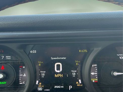 Used 2024 Jeep Wrangler Unlimited w/ Convenience Group AWD/4WD image 17