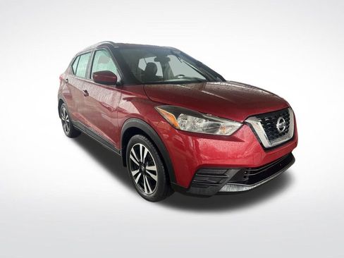 Used 2018 Nissan Kicks SV image 3
