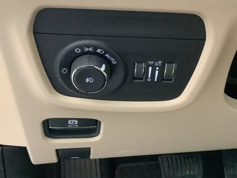 Certified 2025 Jeep Grand Cherokee Limited w/ Luxury Tech Group II AWD/4WD image 27