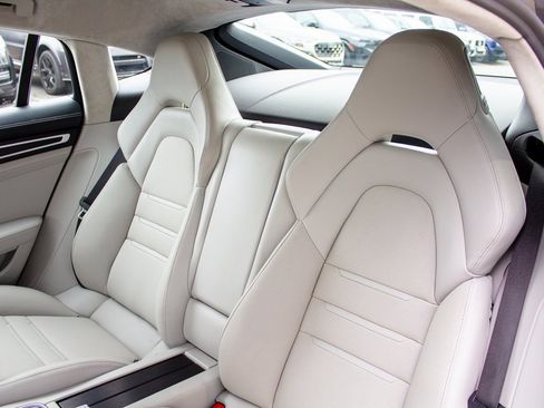 Used 2023 Porsche Panamera GTS w/ Premium Package image 22