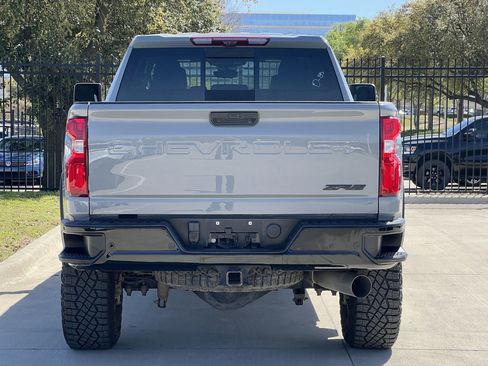 Used 2024 Chevrolet Silverado 2500 ZR2 w/ Technology Package image 5