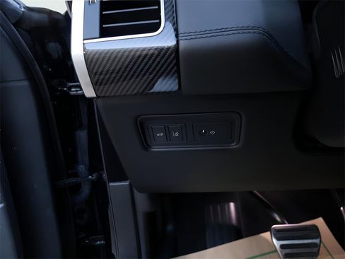 Used 2017 Land Rover Range Rover Sport SVR image 36