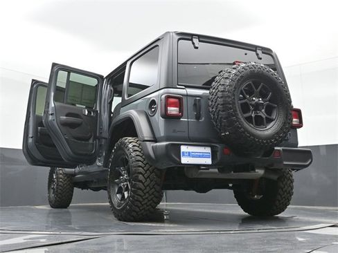 Used 2025 Jeep Wrangler Willys image 57