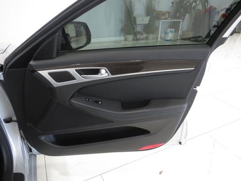 Used 2017 Genesis G80 3.8 RWD image 23