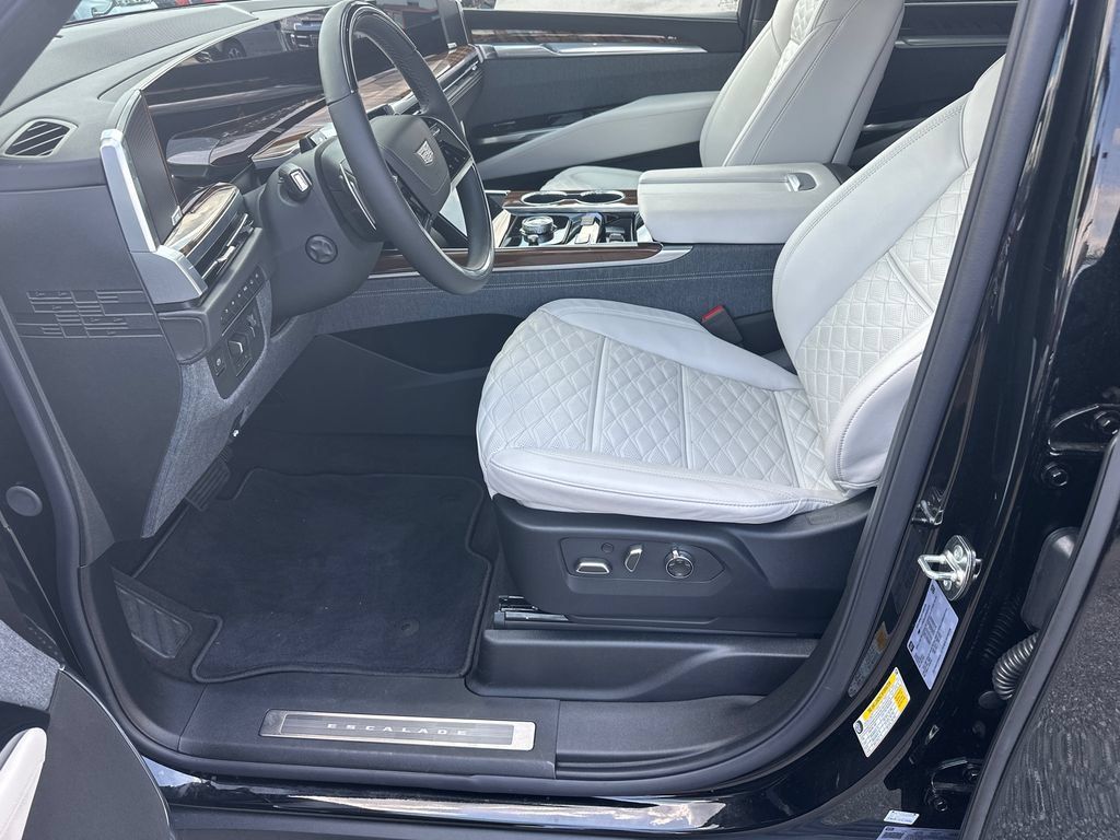 Certified 2026 Cadillac Escalade Platinum Sport w/ LPO, ONYX Package AWD/4WD image 9