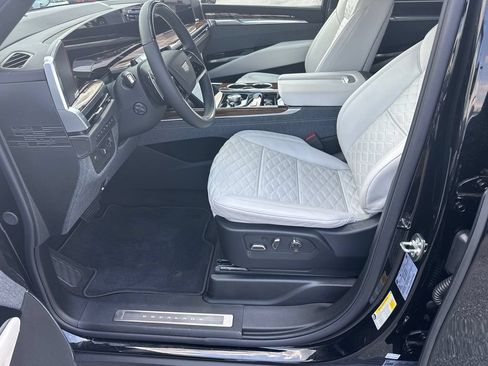 Certified 2026 Cadillac Escalade Platinum Sport w/ LPO, ONYX Package AWD/4WD image 9