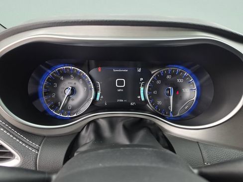 Used 2024 Chrysler Pacifica Limited AWD/4WD image 38