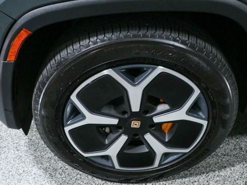 Used 2024 Rivian R1S Adventure AWD/4WD image 10